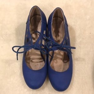 Chelsea Crew blue heels